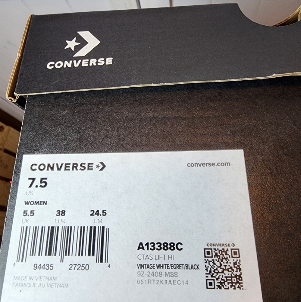Converse Chuck Taylor All Star Lift Platform Leather Sneakers - Picture 12 of 12